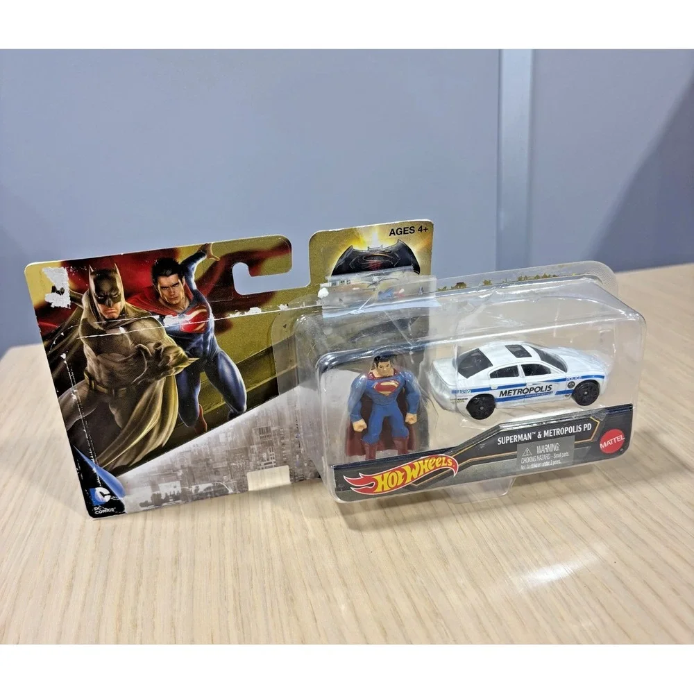 Hot Wheels Superman Metropolis PD Car Figure Set Batman v Superman Mattel